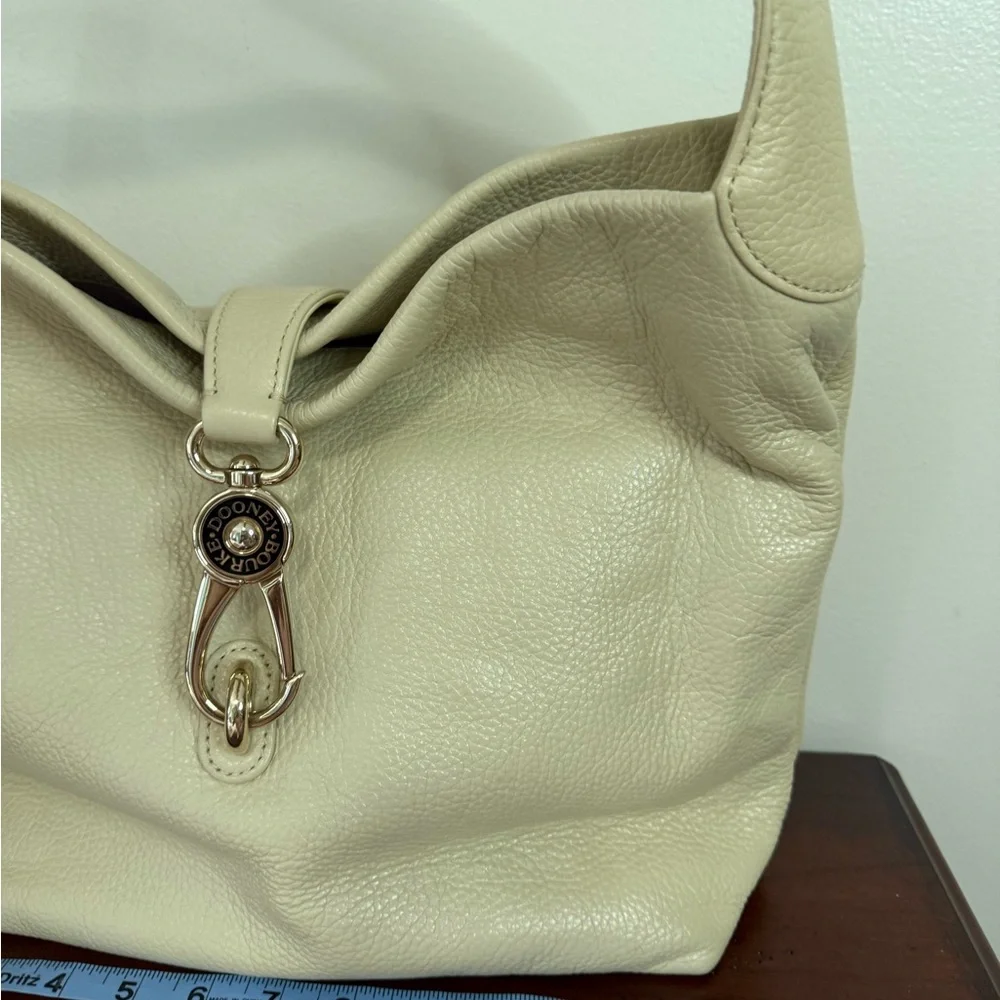 Dooney & Bourke discover elegance