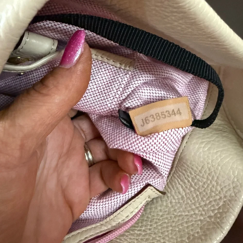 Dooney & Bourke discover elegance