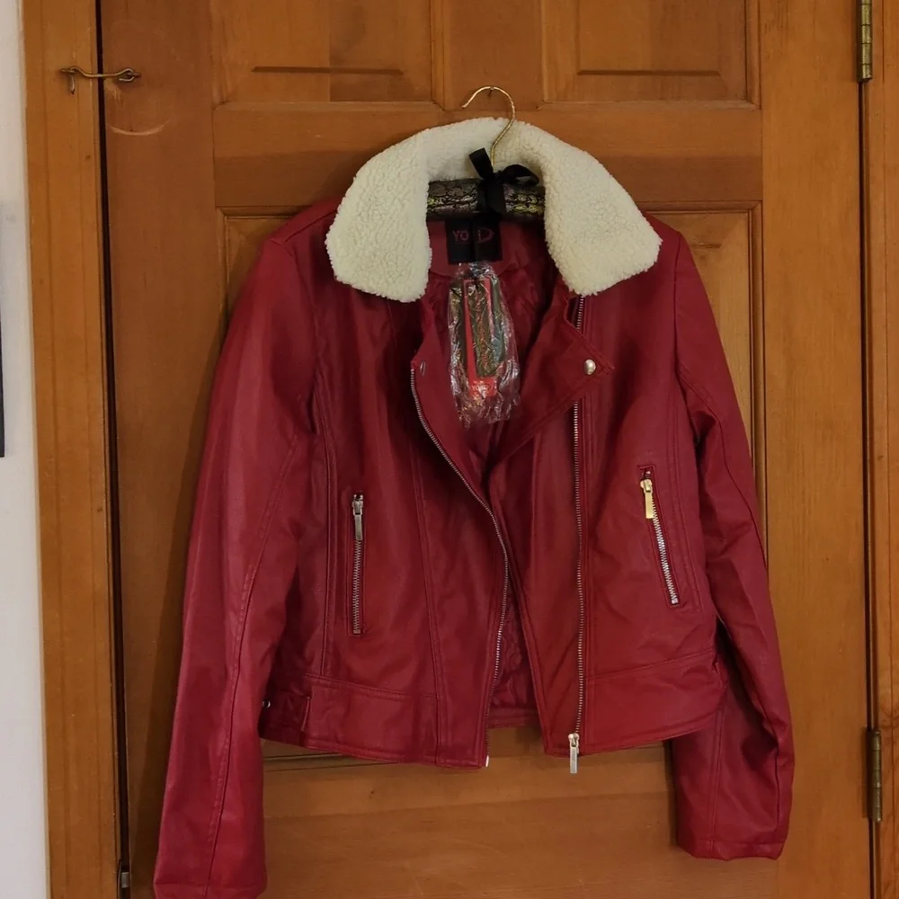 Yoki Red Faux Leather Motorcycle Jacket Detachable Faux Shearling Collar Lined M
