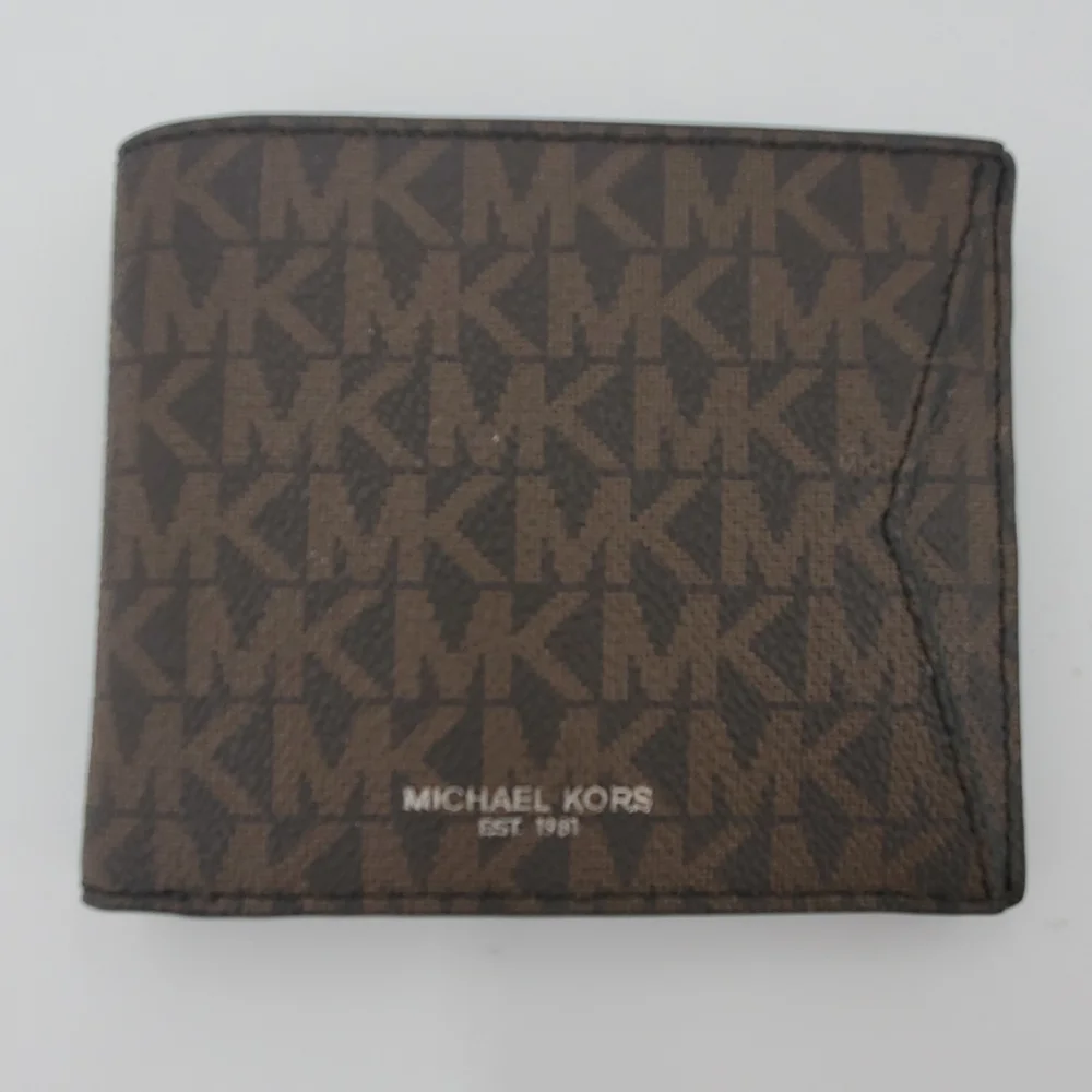 Michael Kors eight credit