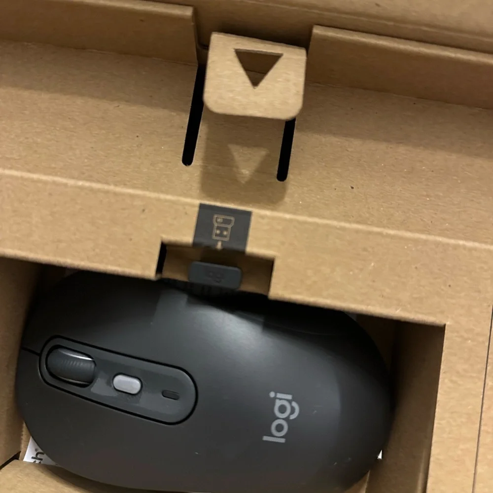 Logitech Wireless Mouse in Black
