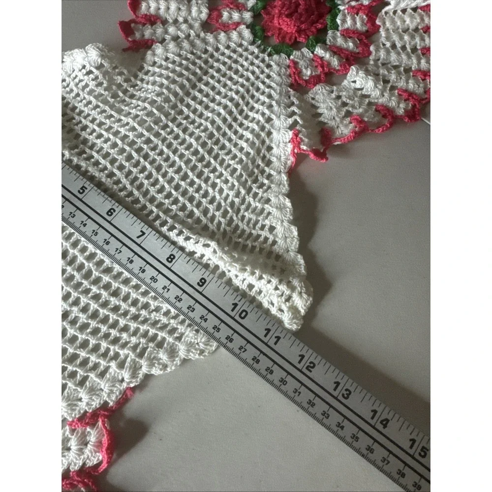 VINTAGE HAND-CROCHETED RED ROSE‎ TABLE RUNNER Cottage Core Grandma Chic