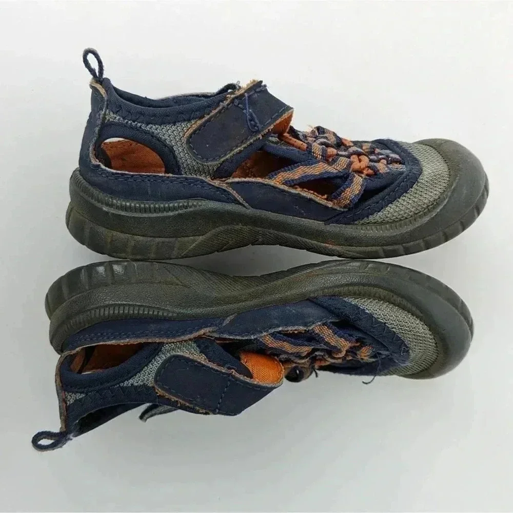 OshKosh Bgosh bump toe