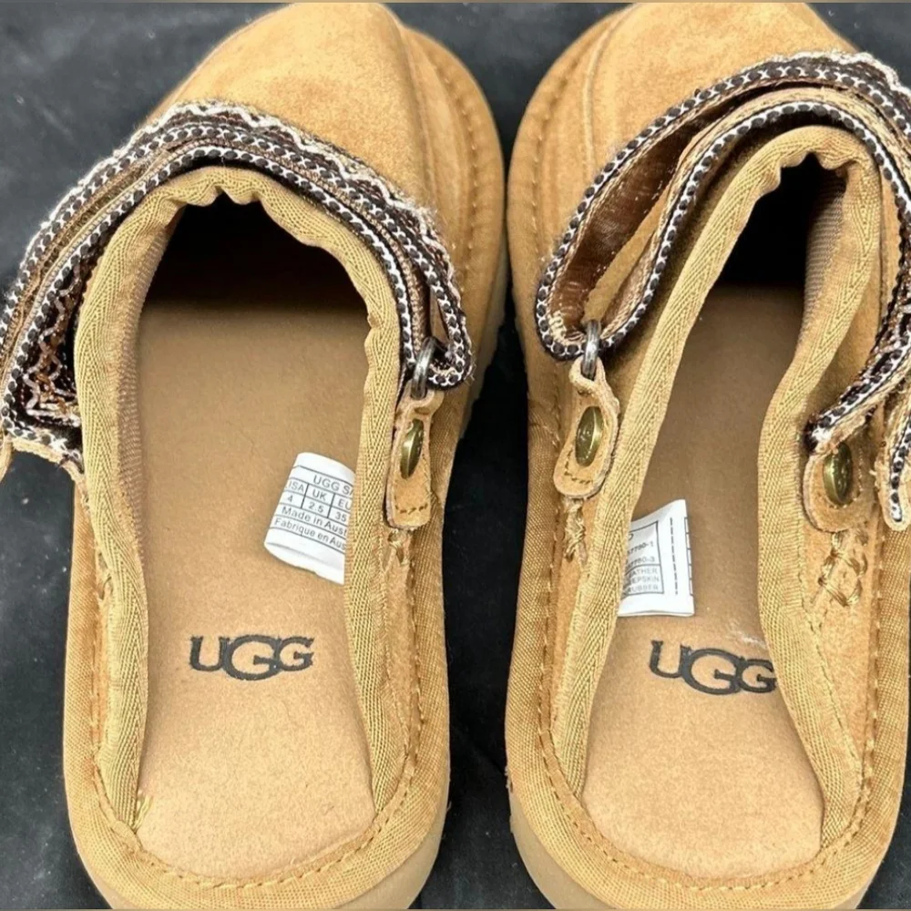 UGG cozy tan