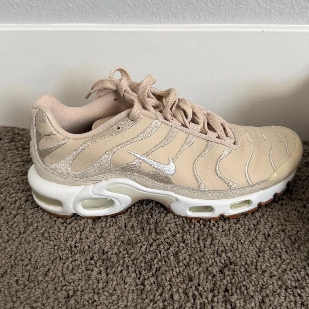 Nike Air Max Plus tan