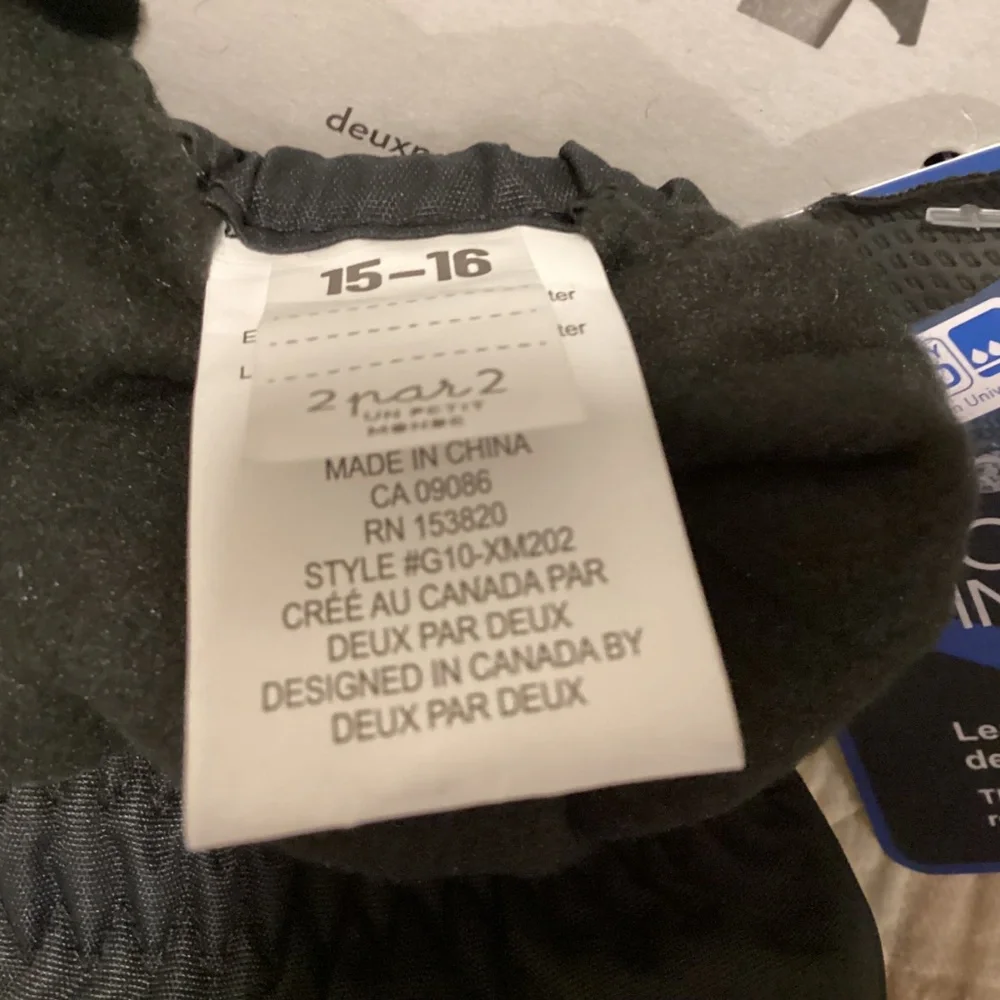 Deux par Deux Kids Unisex Solid Mittens Black, size 15