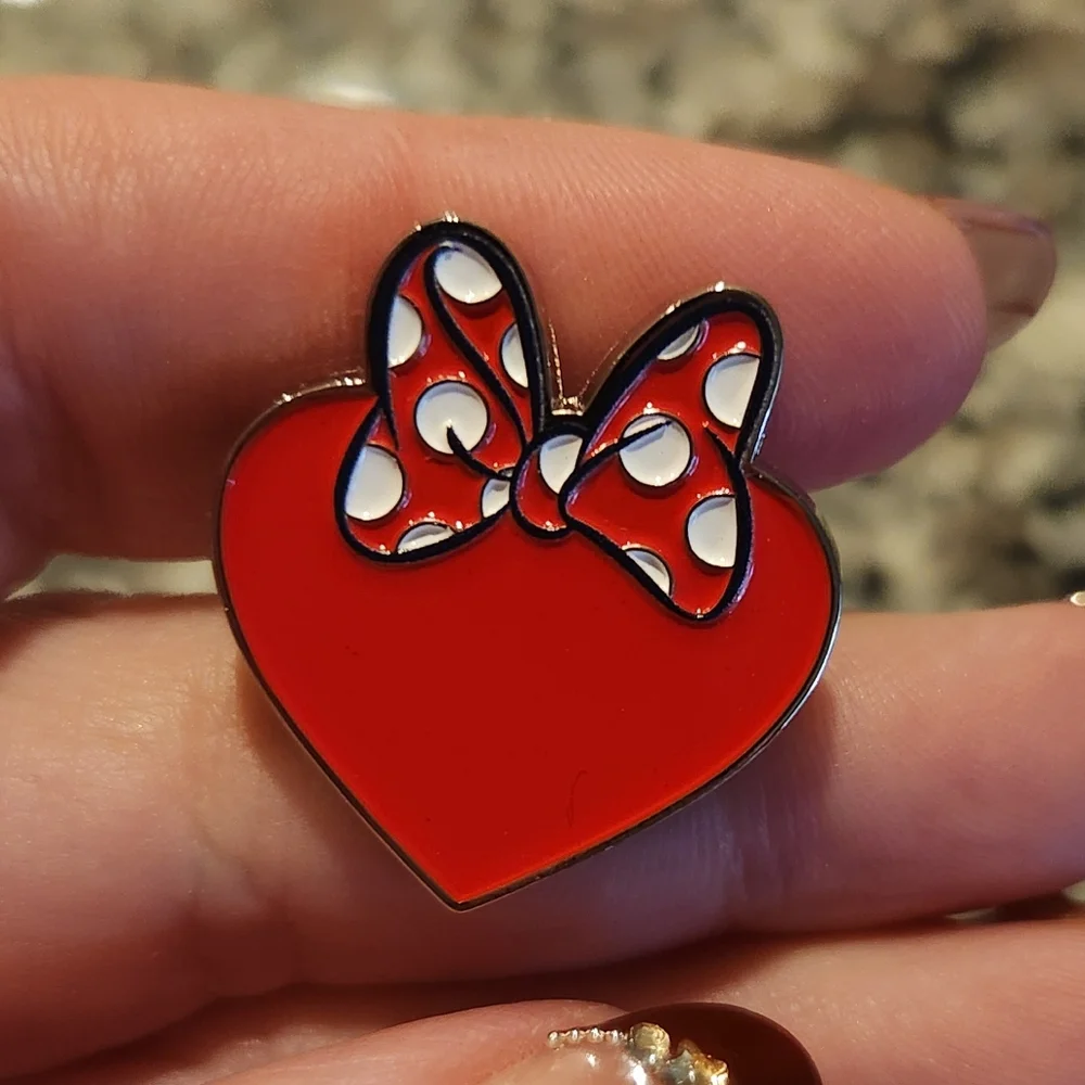 (5 For $30) Disney Pin Minnie Mouse Valentine's Day Heart Wearing Her Bow Pin