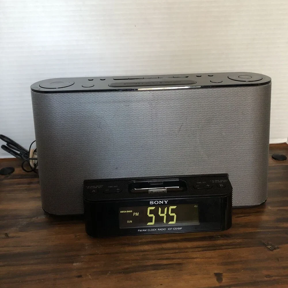 Sony Dream Machine AM/FM Clock Radio w/ 13 Pin iPod/iPhone Dock Model ICF-CS10iP