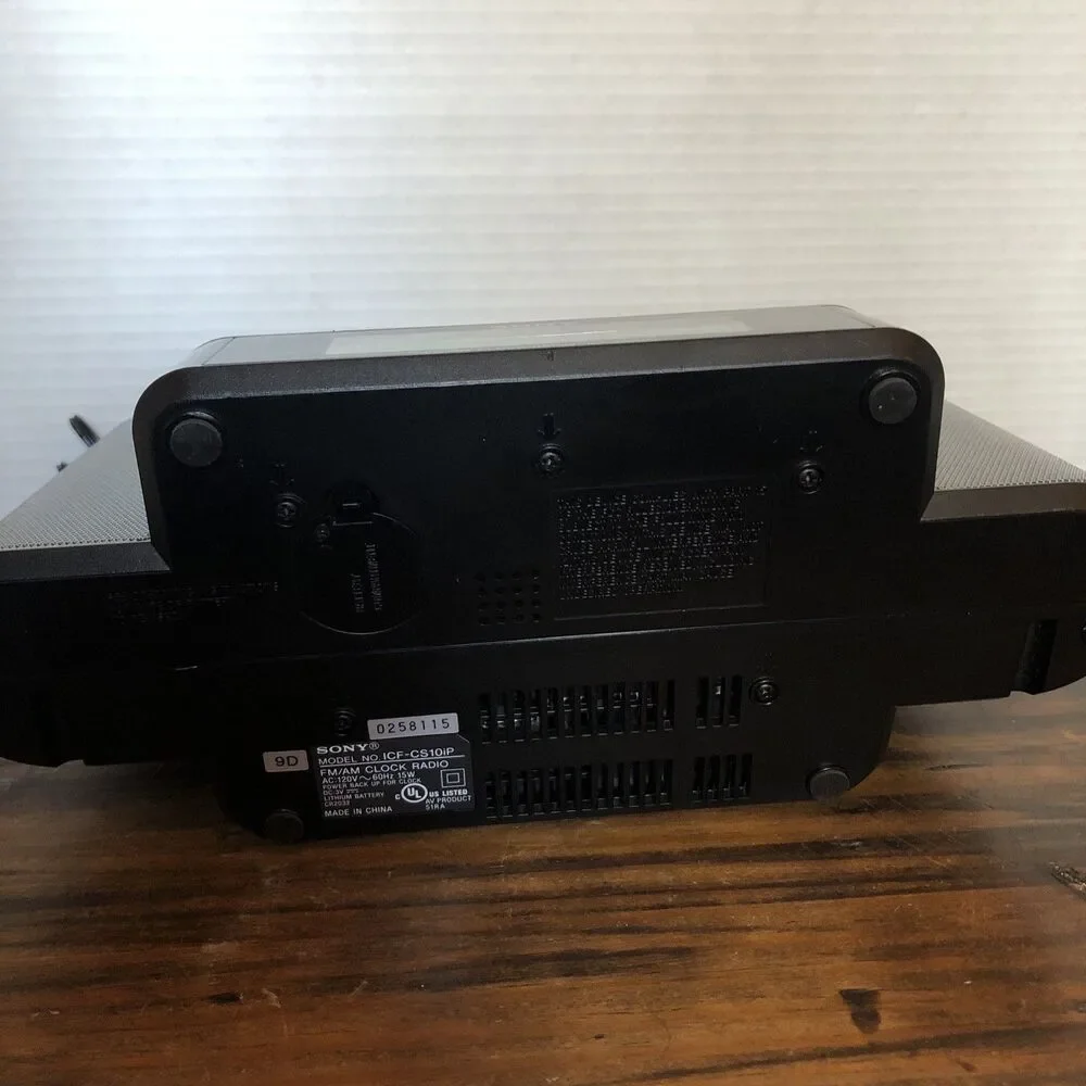 Sony Dream Machine AM/FM Clock Radio w/ 13 Pin iPod/iPhone Dock Model ICF-CS10iP