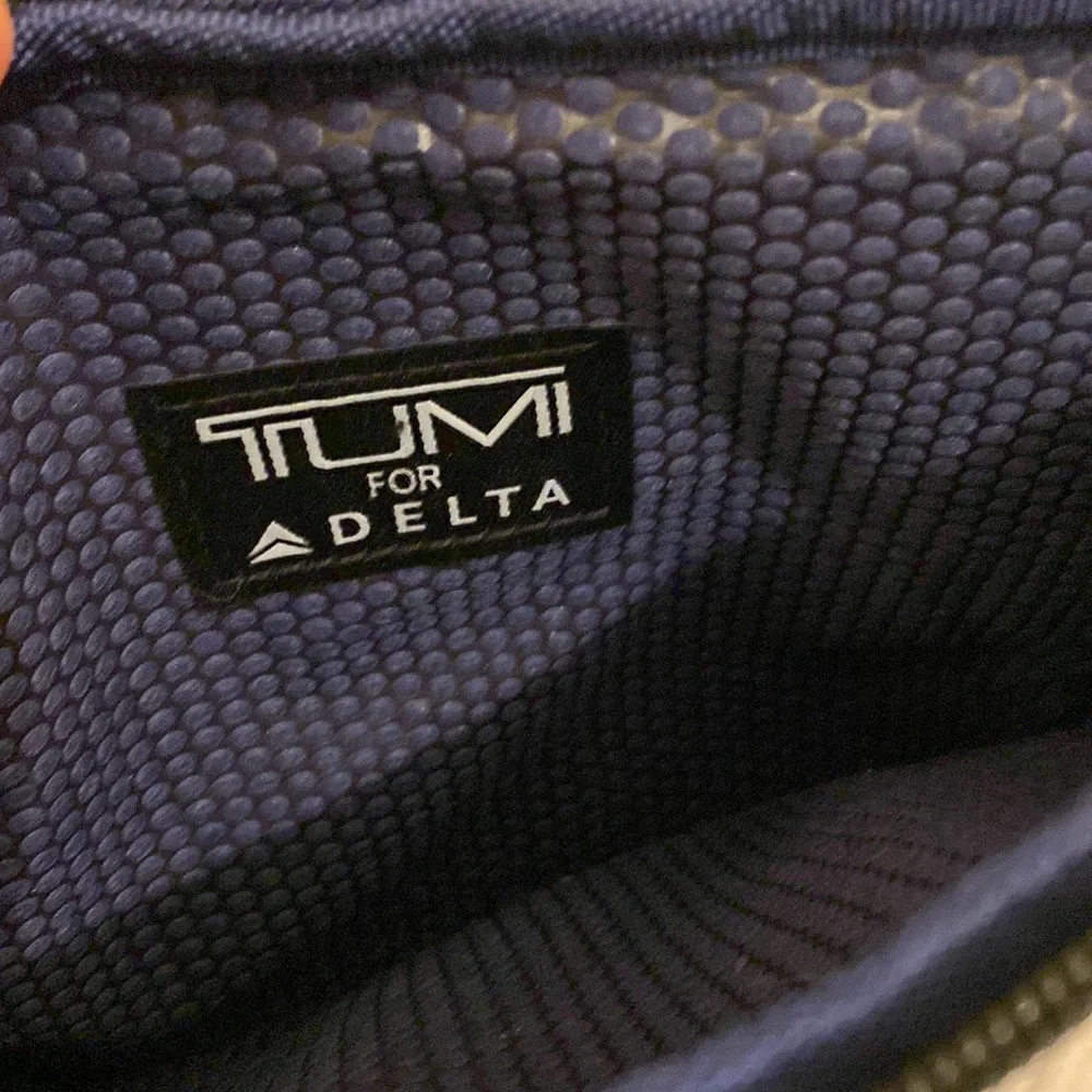 Tumi elegant toiletry