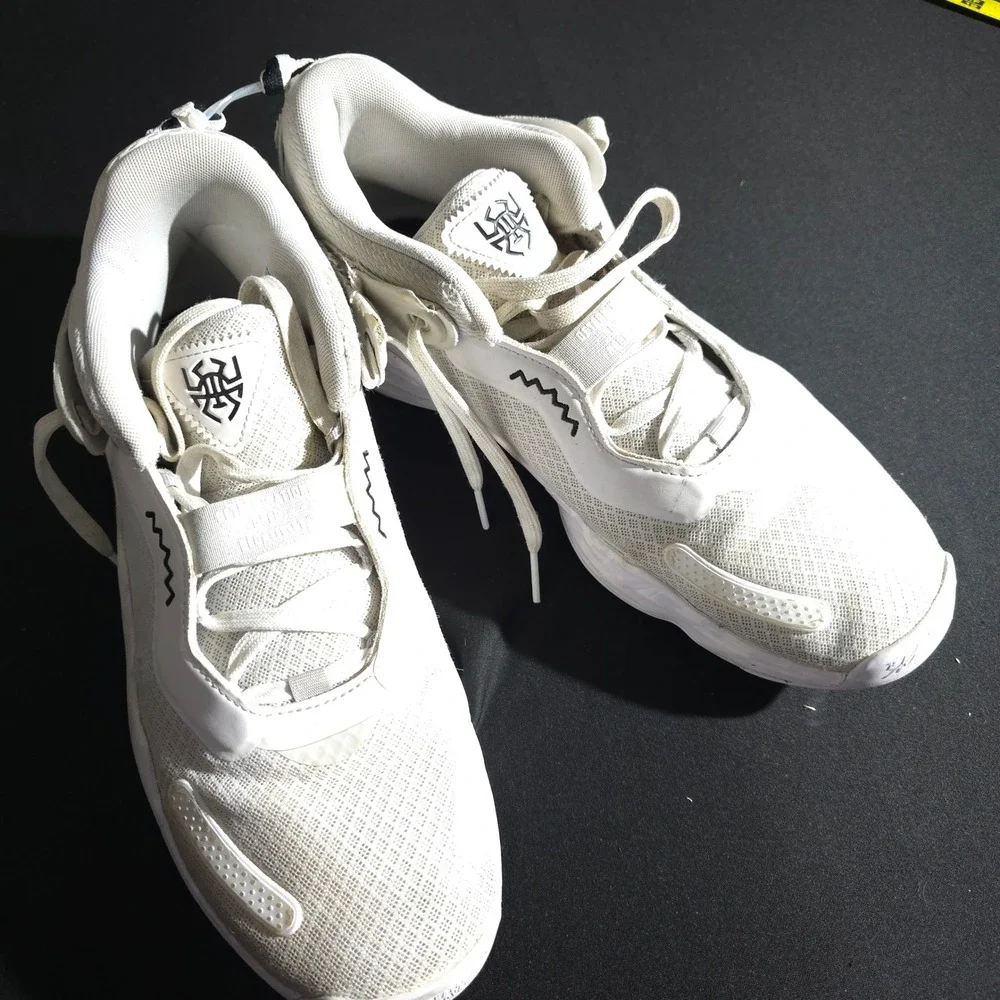 adidas shoes features court