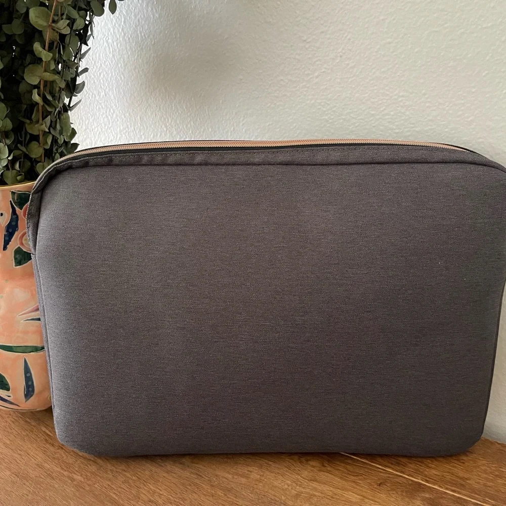 Speck Gray Laptop Bag Unisex Rose gold zipper hardware