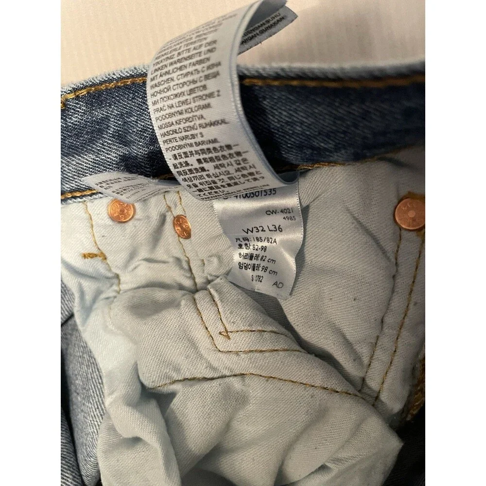 Levi’s 501 Jeans Means Size 32”x36” Light Wash Button Fly Straight Leg