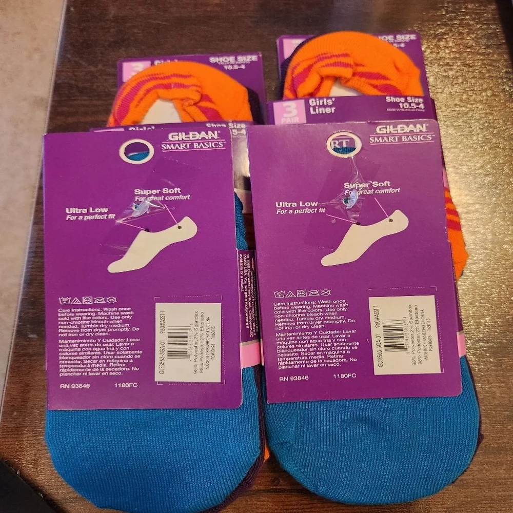 4 packs of Girls Gildan Smart basics liners shoe size 10.5-4