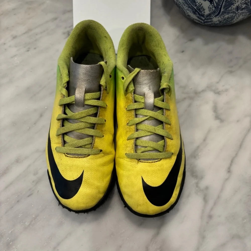 Nike Mercurial Vapor Soccer Cleats Size 3.5Y