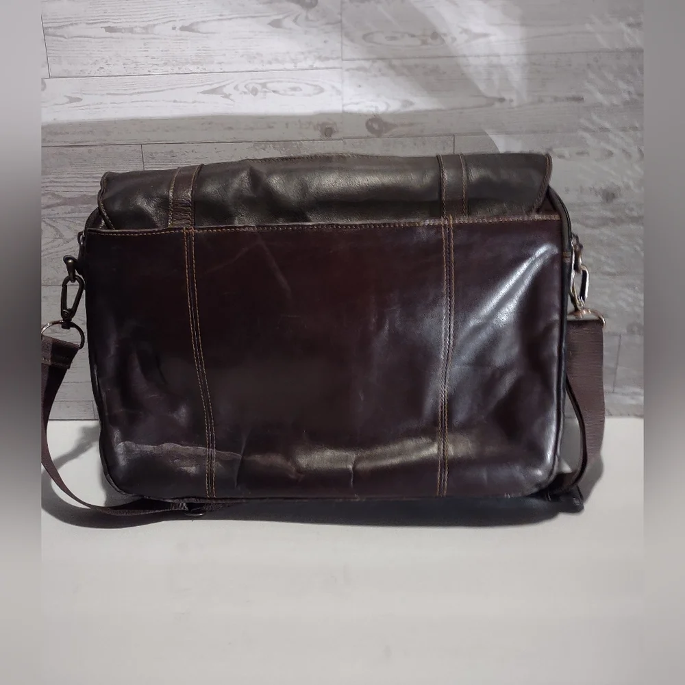 Kenneth Cole Reaction excellent minor