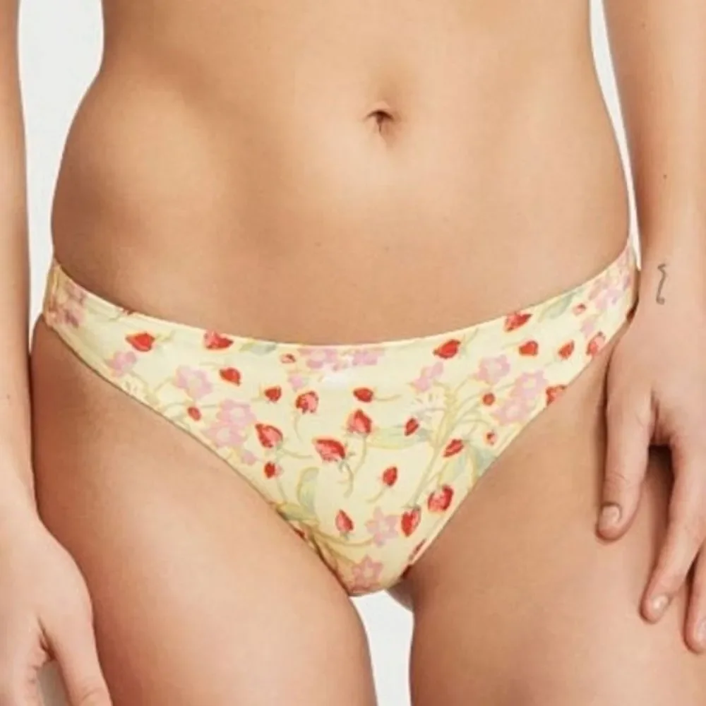 VICTORIA'S SECRET SWIM Essential Bikini Bottom Strawberry 🍓 💛