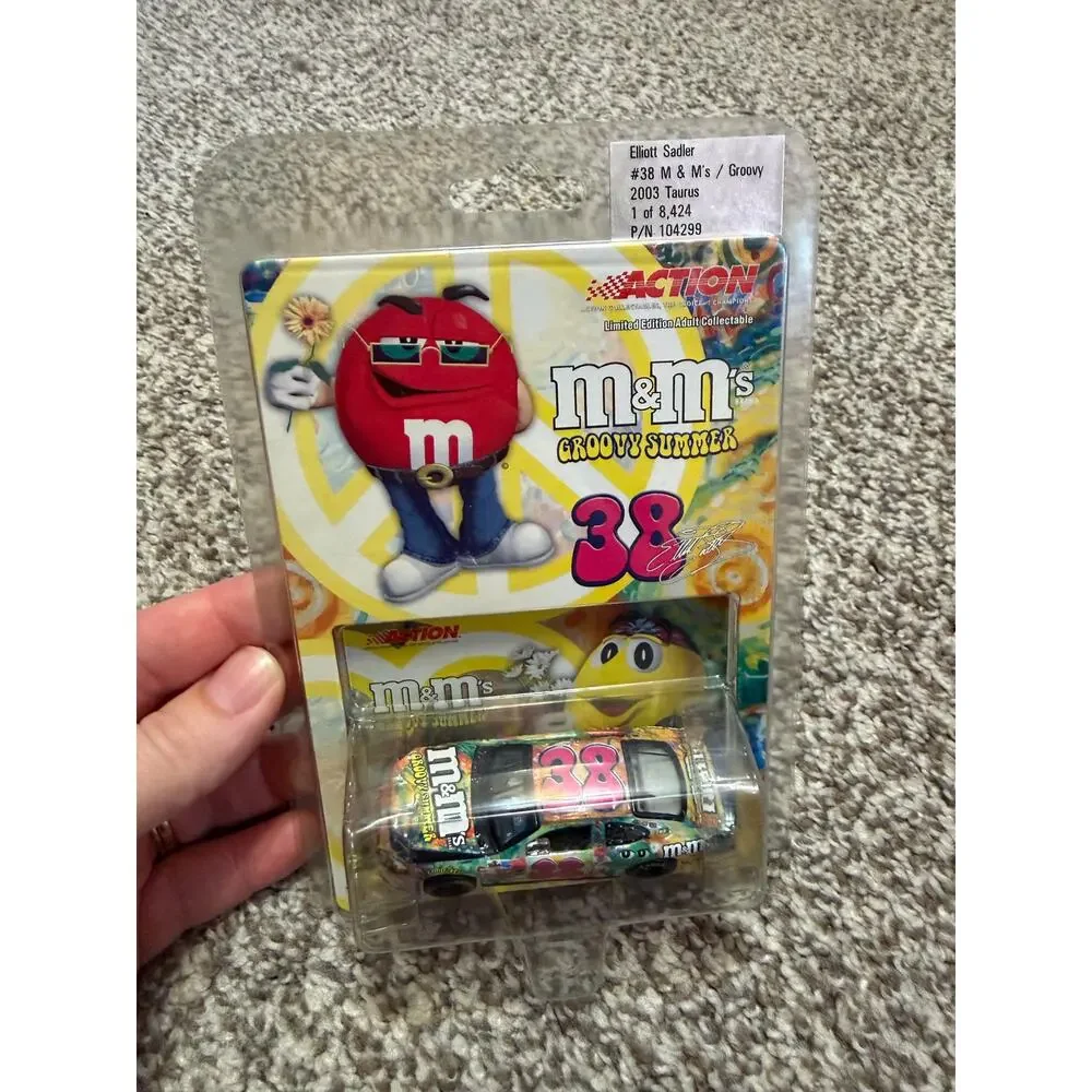 Elliott Sadler M&M’s Groovy Summer #38 2003 Action 1:64 Scale Diecast