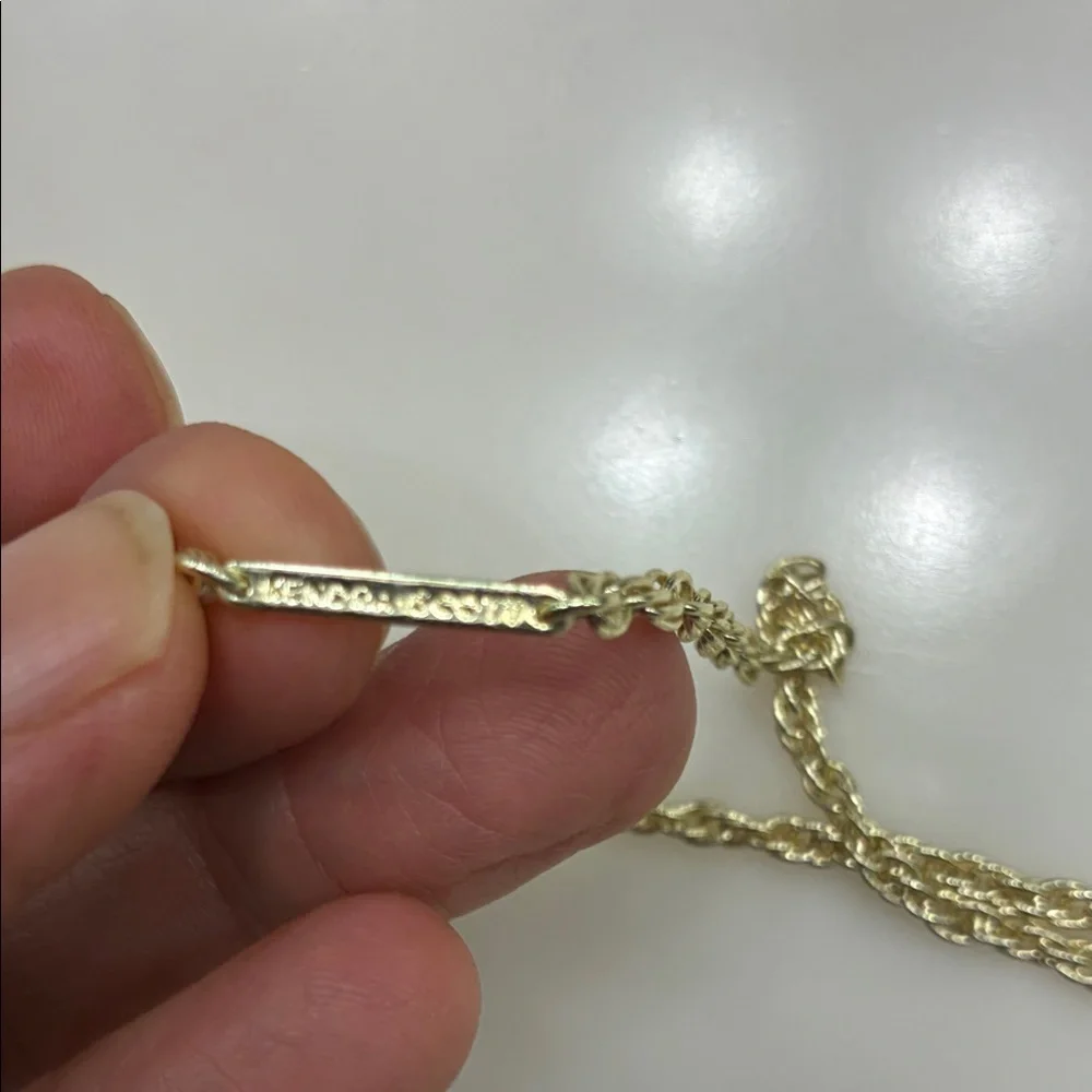 Kendra Scott lovely necklace