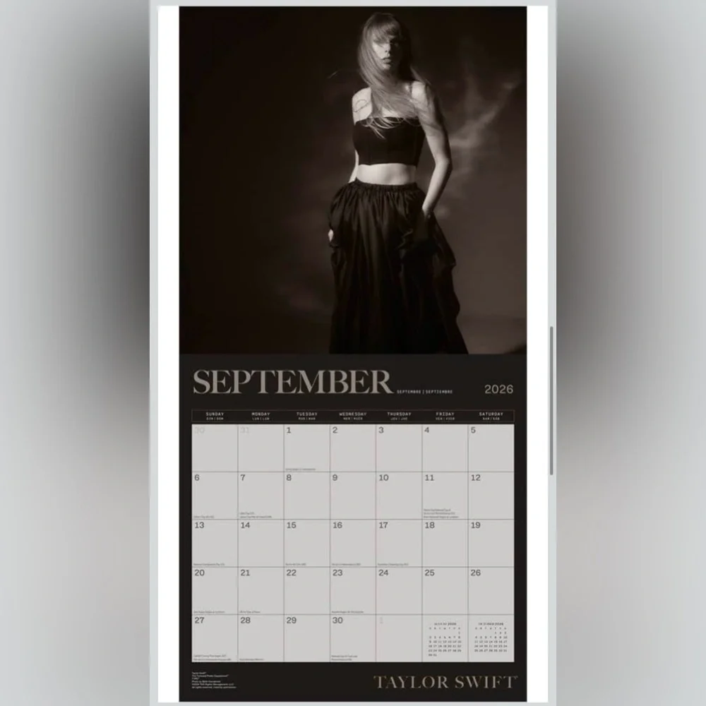 Taylor Swift Official 18 month Calendar with BONUS Photo NWT