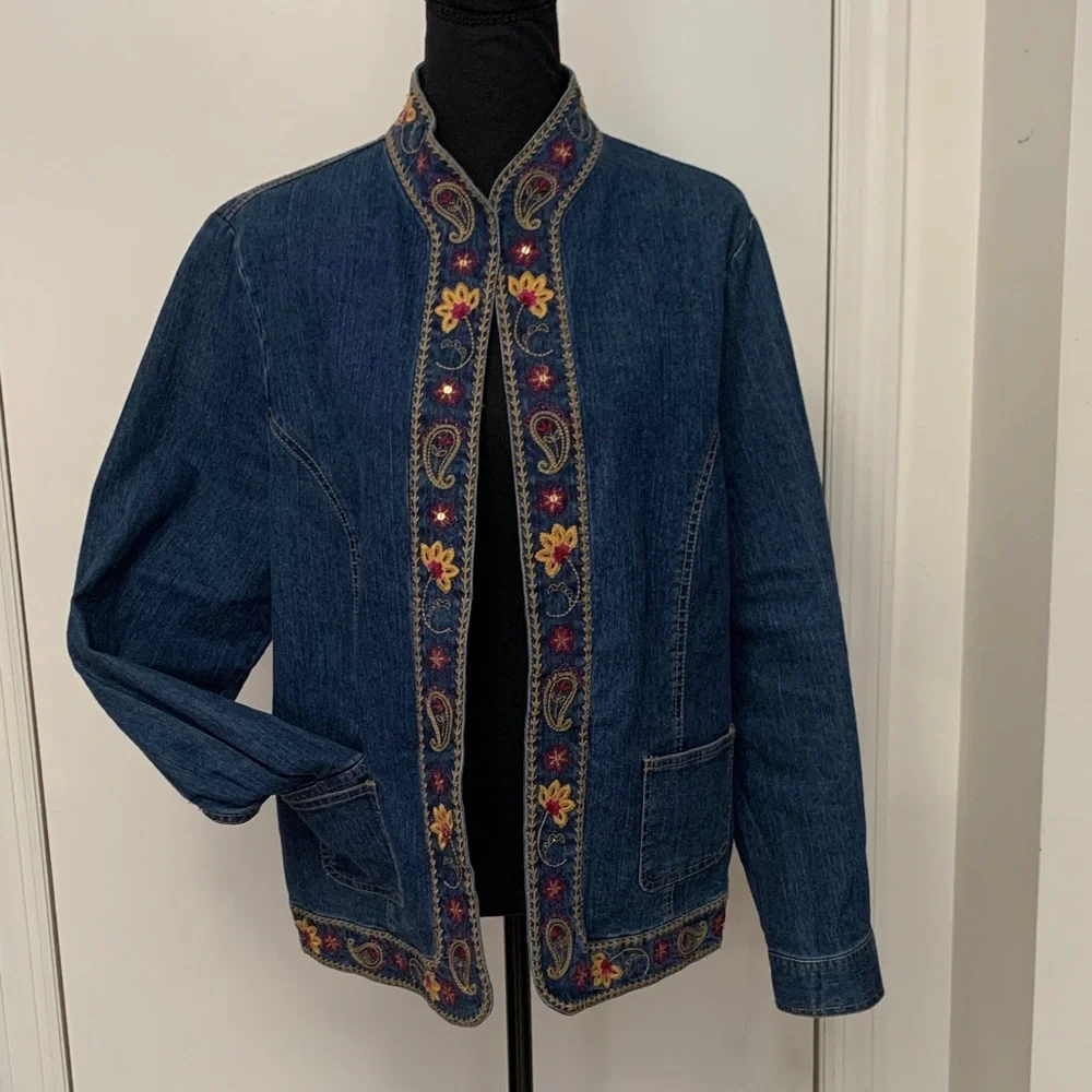 Alfred Dunner Vintage Denim Floral/Paisley Embroidery Denim Size 12