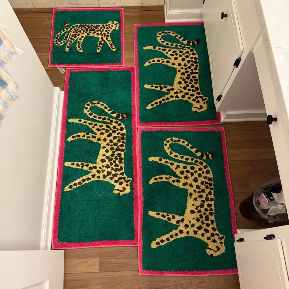 Leopard Print Bath Mat Set with Pink Border