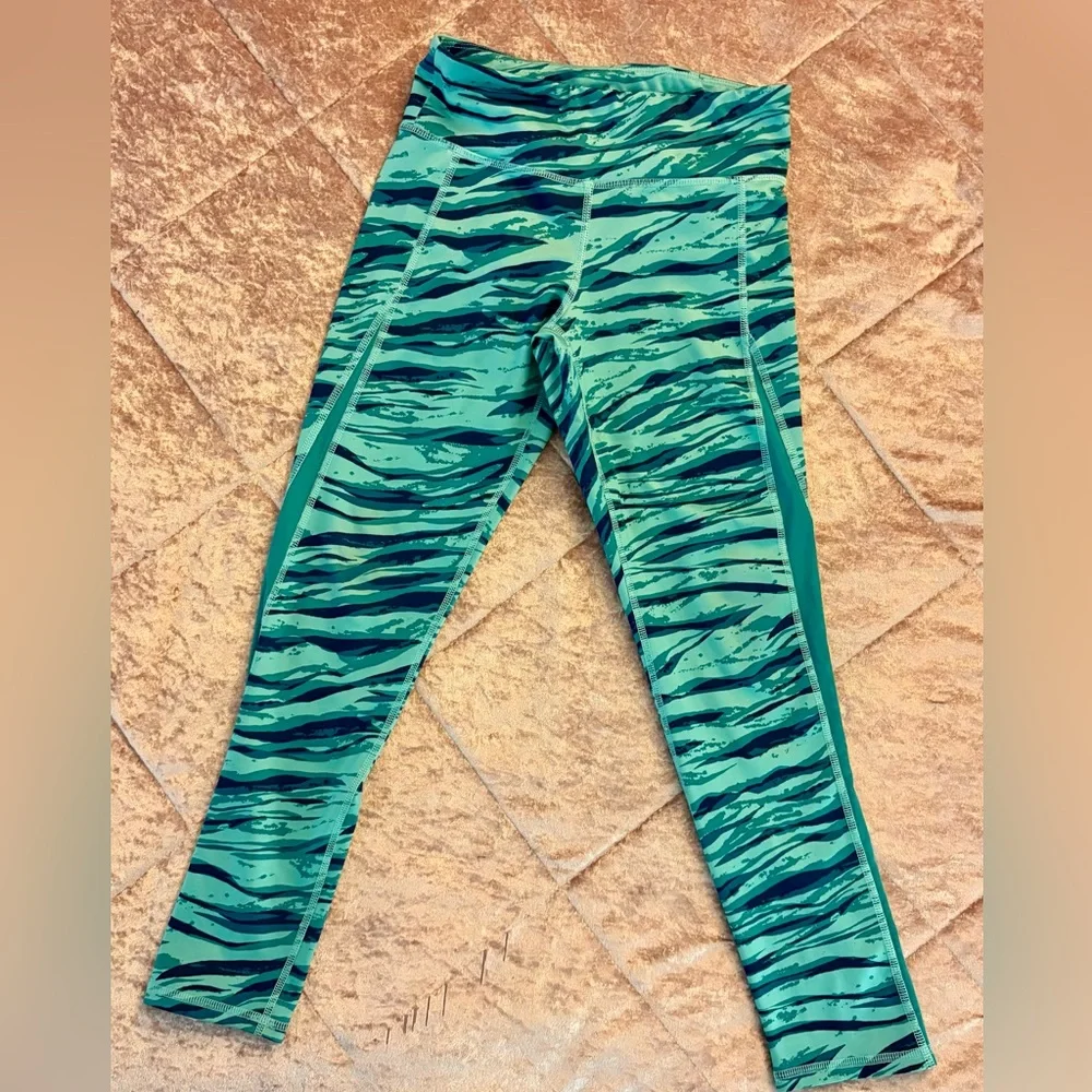 Old Navy girls go dry leggings