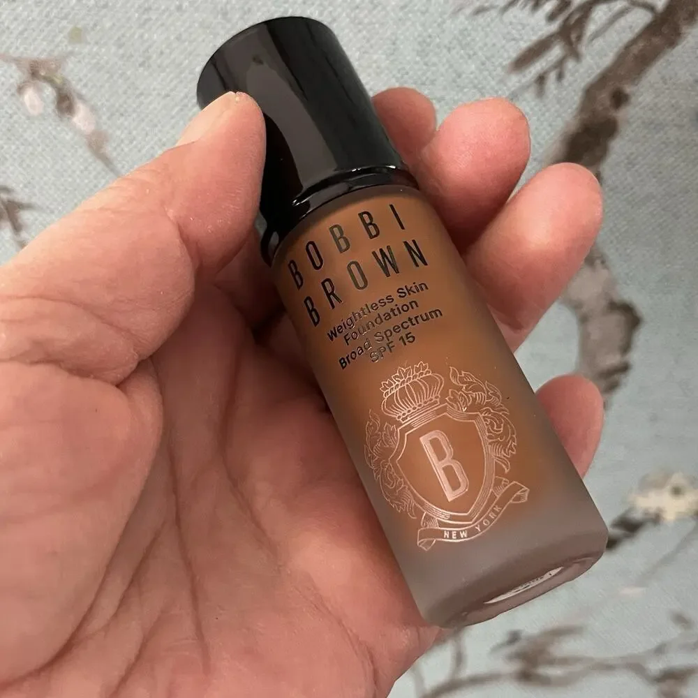 Bobbi Brown Weightless Skin Foundation SPF 15 N-090 Neutral Walnut