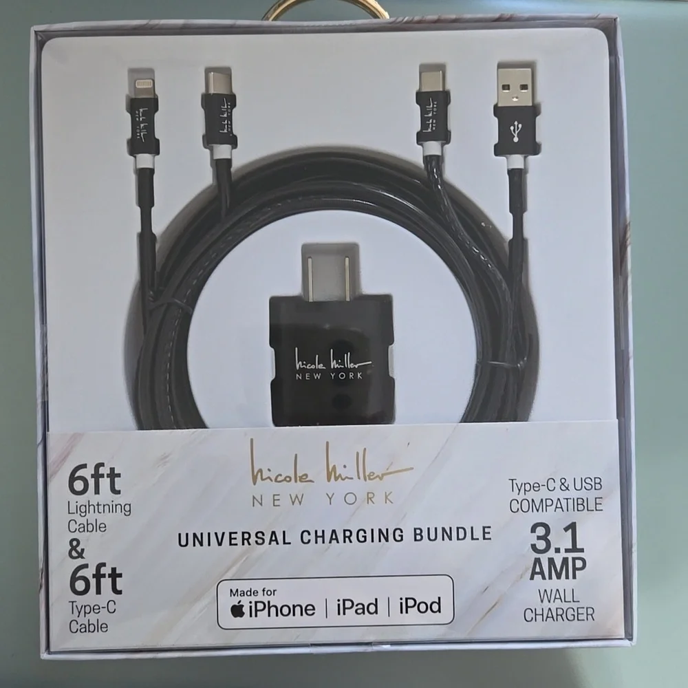 Nicole Miller Black Universal Charging Bundle
