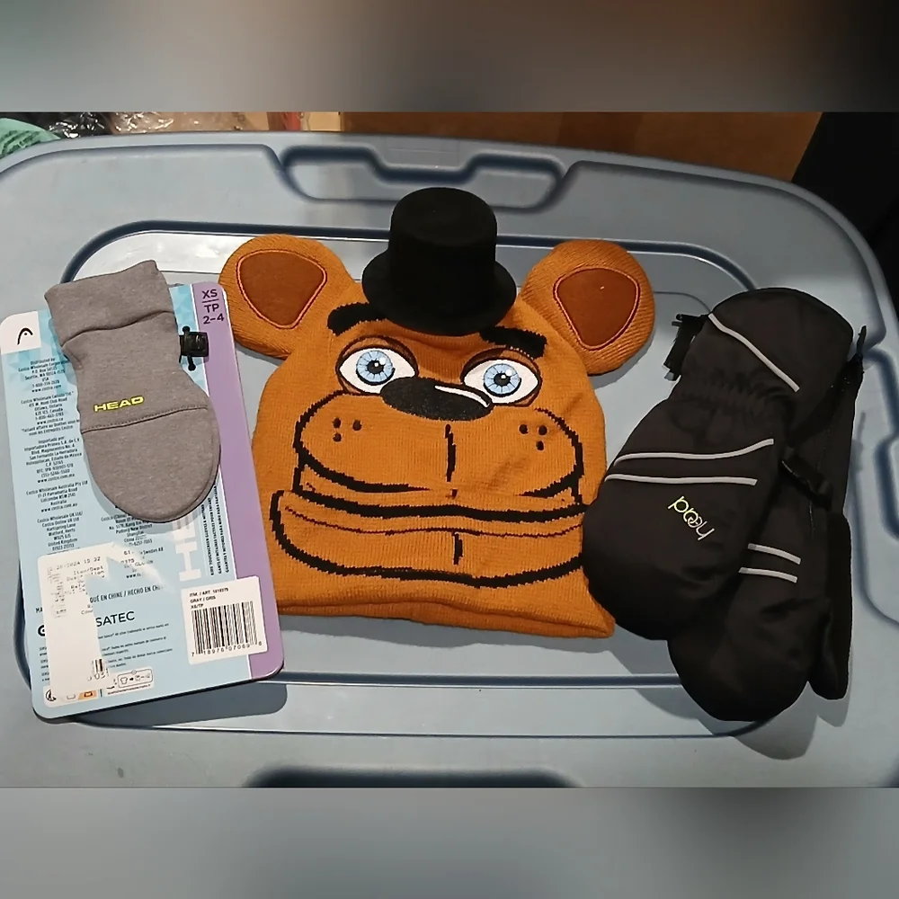 Kids Two Xsmall Mittens & Freddy Hat Set
