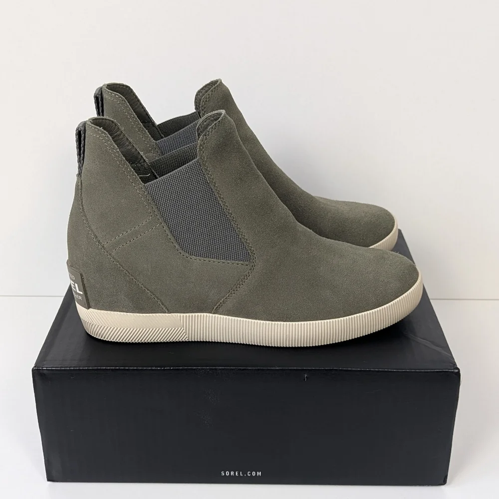 Sorel Out N About Suede Slip-On Wedge Boots Women's 10 Stone Green