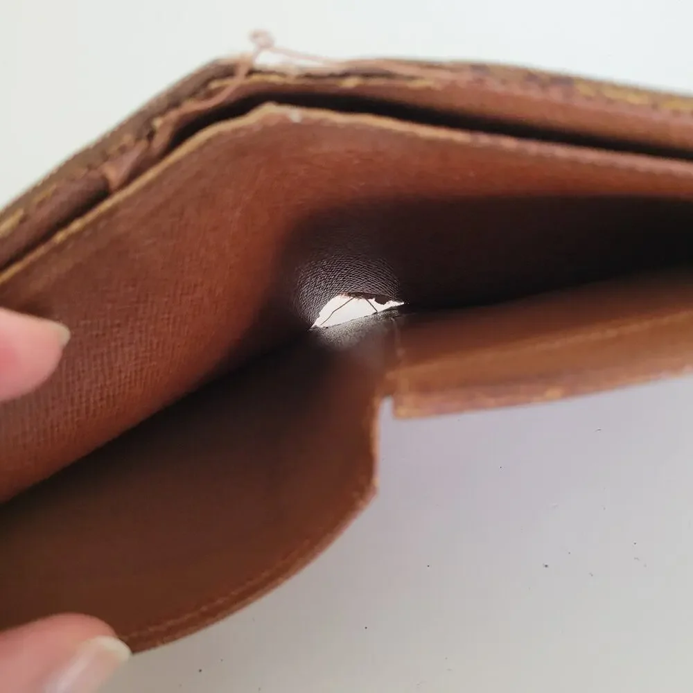 Louis Vuitton fold slots