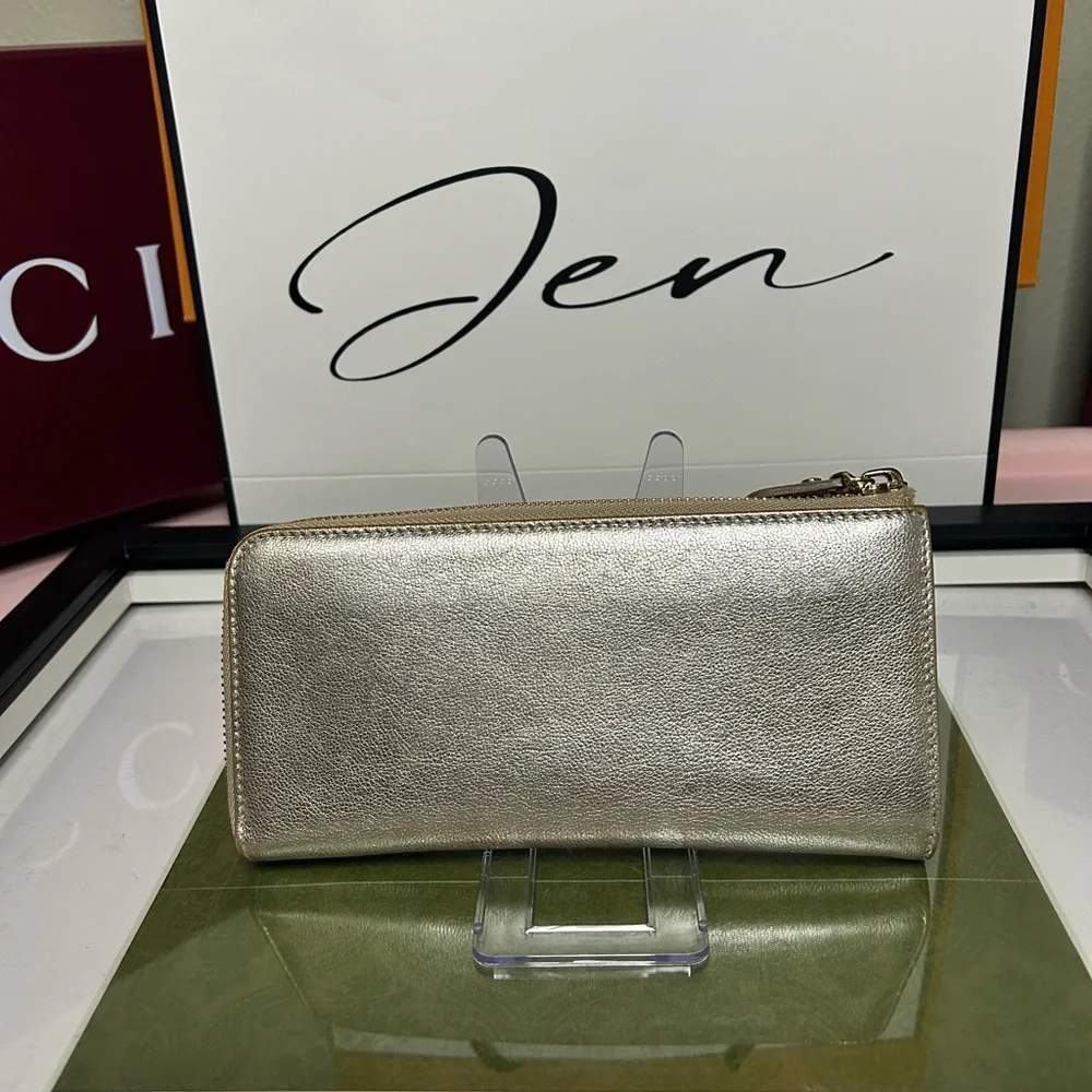 Salvatore Ferragamo Vara Bow Zip-Around Wallet – Metallic Gold