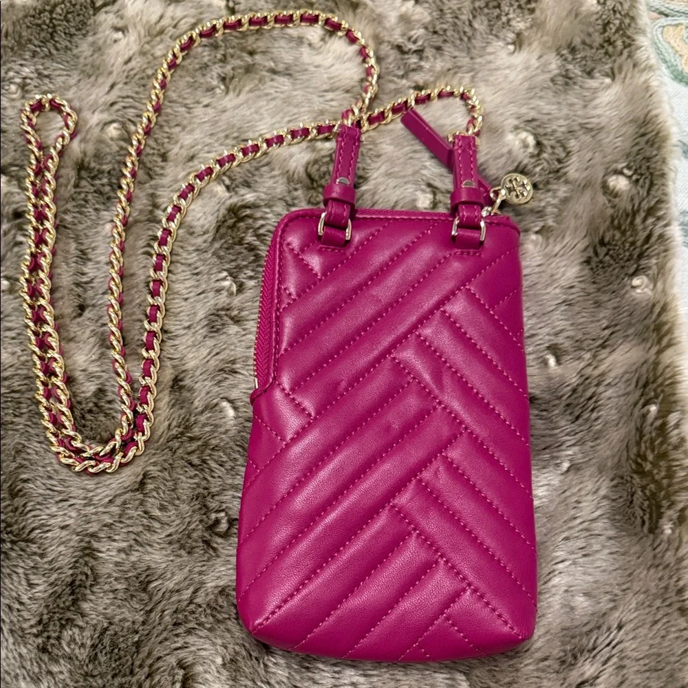 chain logo quilted