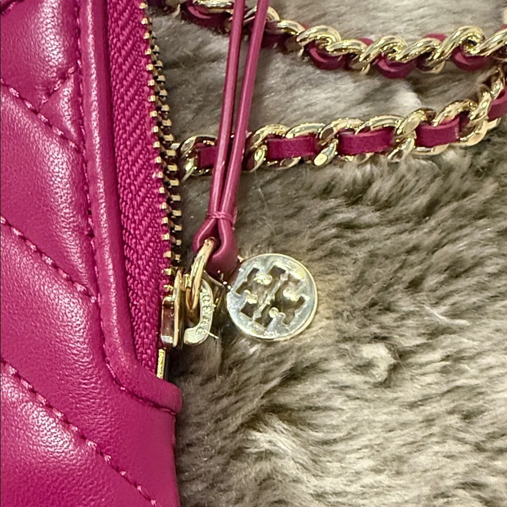 logo chain bag