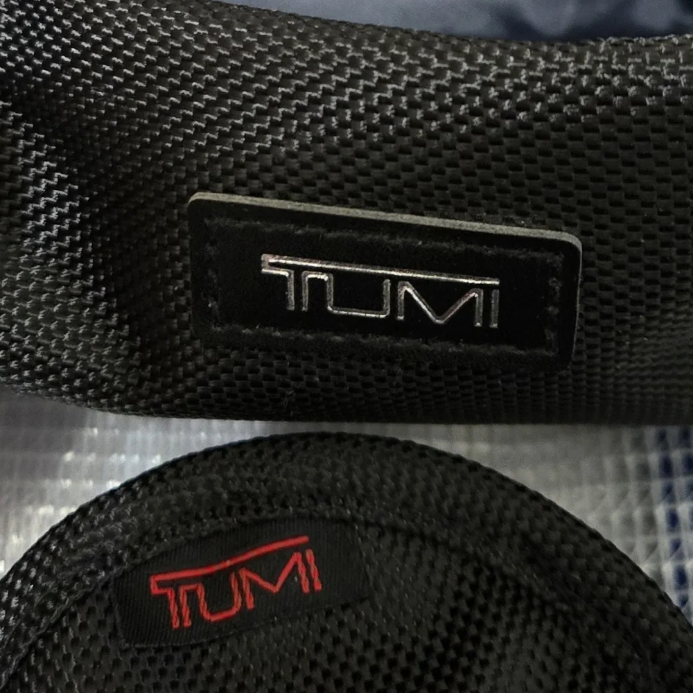 Tumi sleek compact