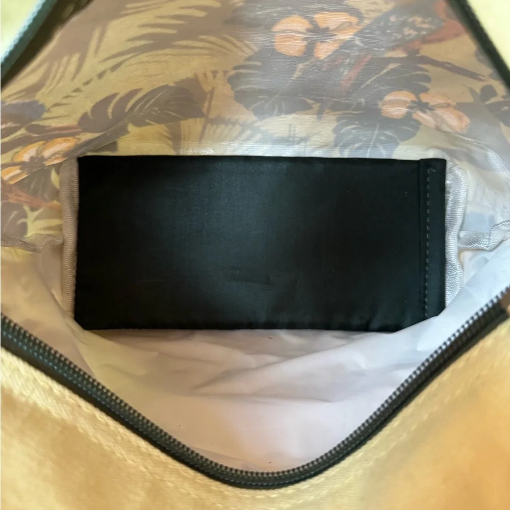 canvas shoulder