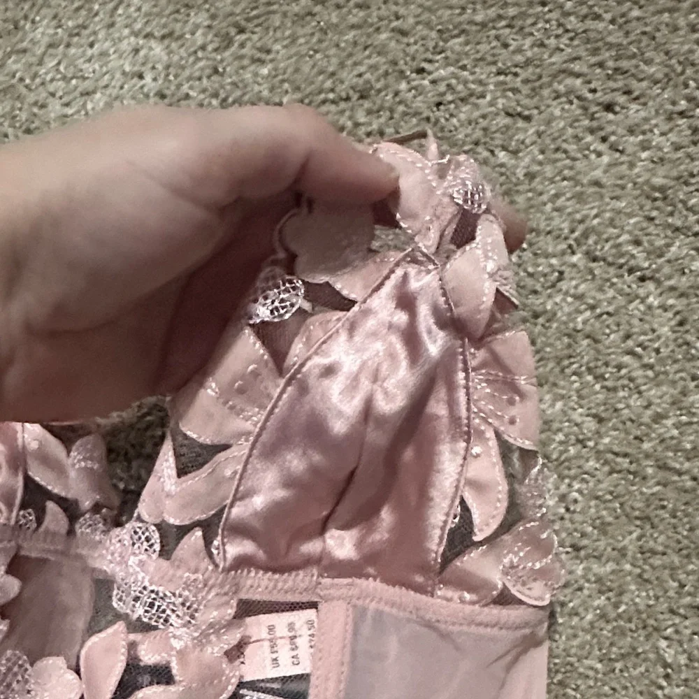 VS Elegant Pink Lace Bralette