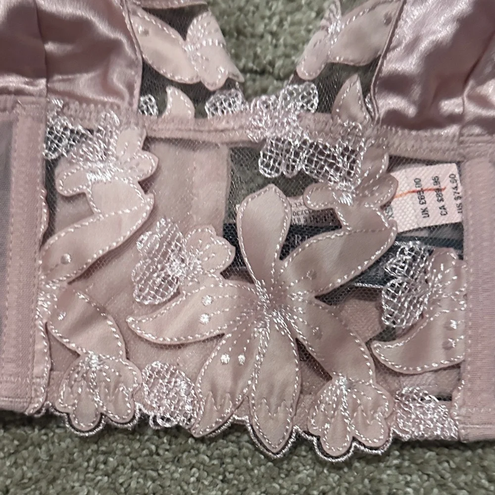 VS Elegant Pink Lace Bralette