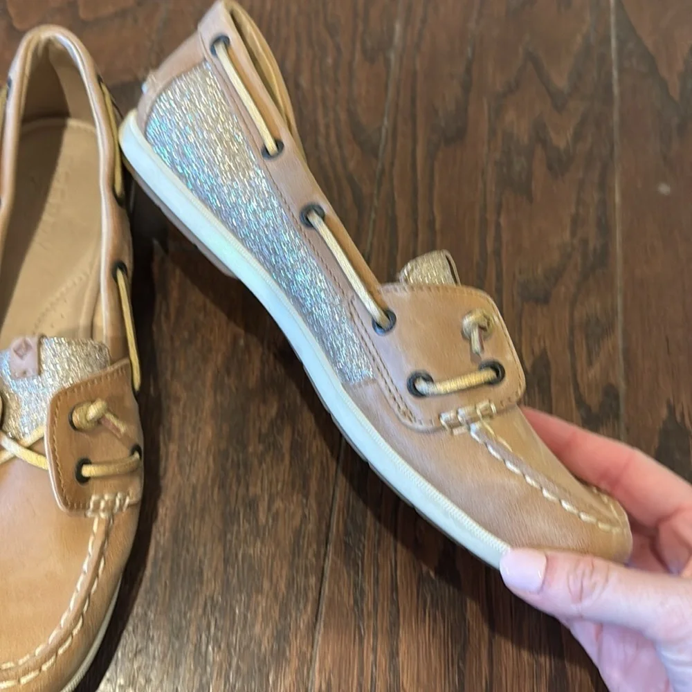 Sperry’s gold glitter top sliders, size 8.5