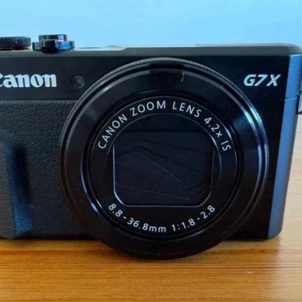 Canon G7 X Mark II, 2 Batteries, Charger & Case