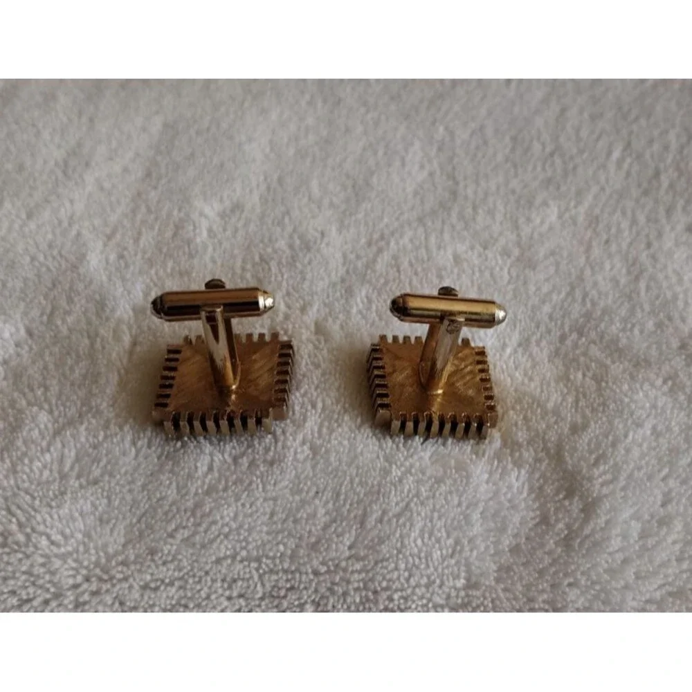 Swank Vintage Square Black Glass Stone Cufflinks Set Gold Tone 90s or earlier