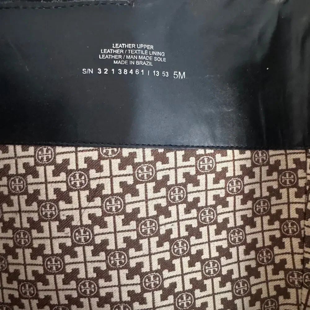 Tory Burch details hardware gold