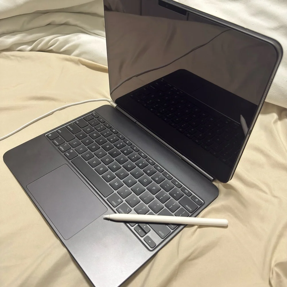 IPAD PRO 13-INCH (M4) 256GB | MAGIC KEYBOARD | APPLE PENCIL