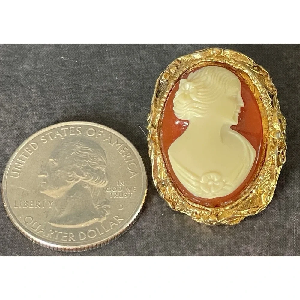 Vintage Gold Amber Cream Cameo Pin Brooch