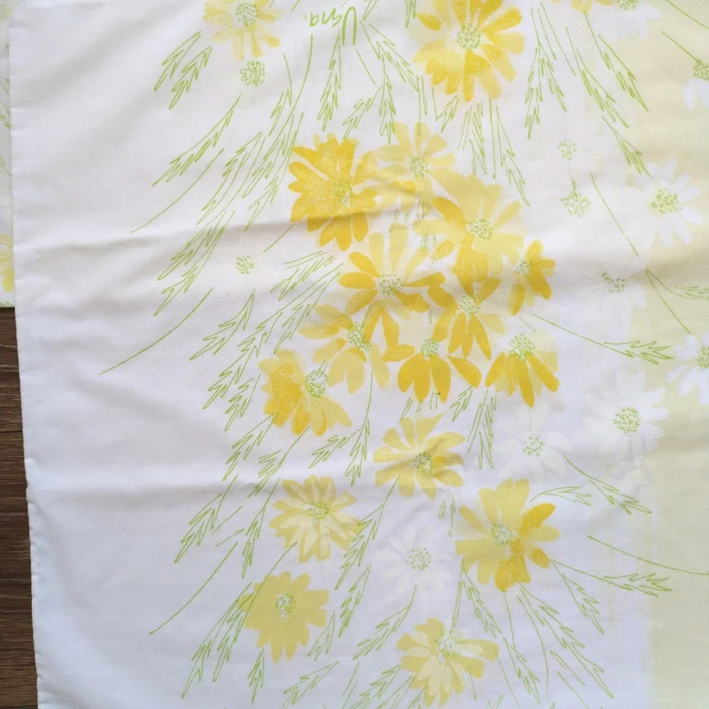Vera Neumann Burlington Floral King Pillowcases Pair (2) Daisy Ombre Yellow 70's