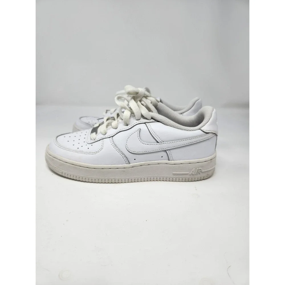 Nike scratches some shown