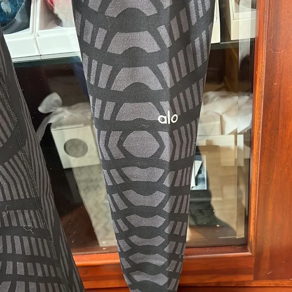 ALO YOGA High-Waist Airbrush Full length legging in Black Arches Size S