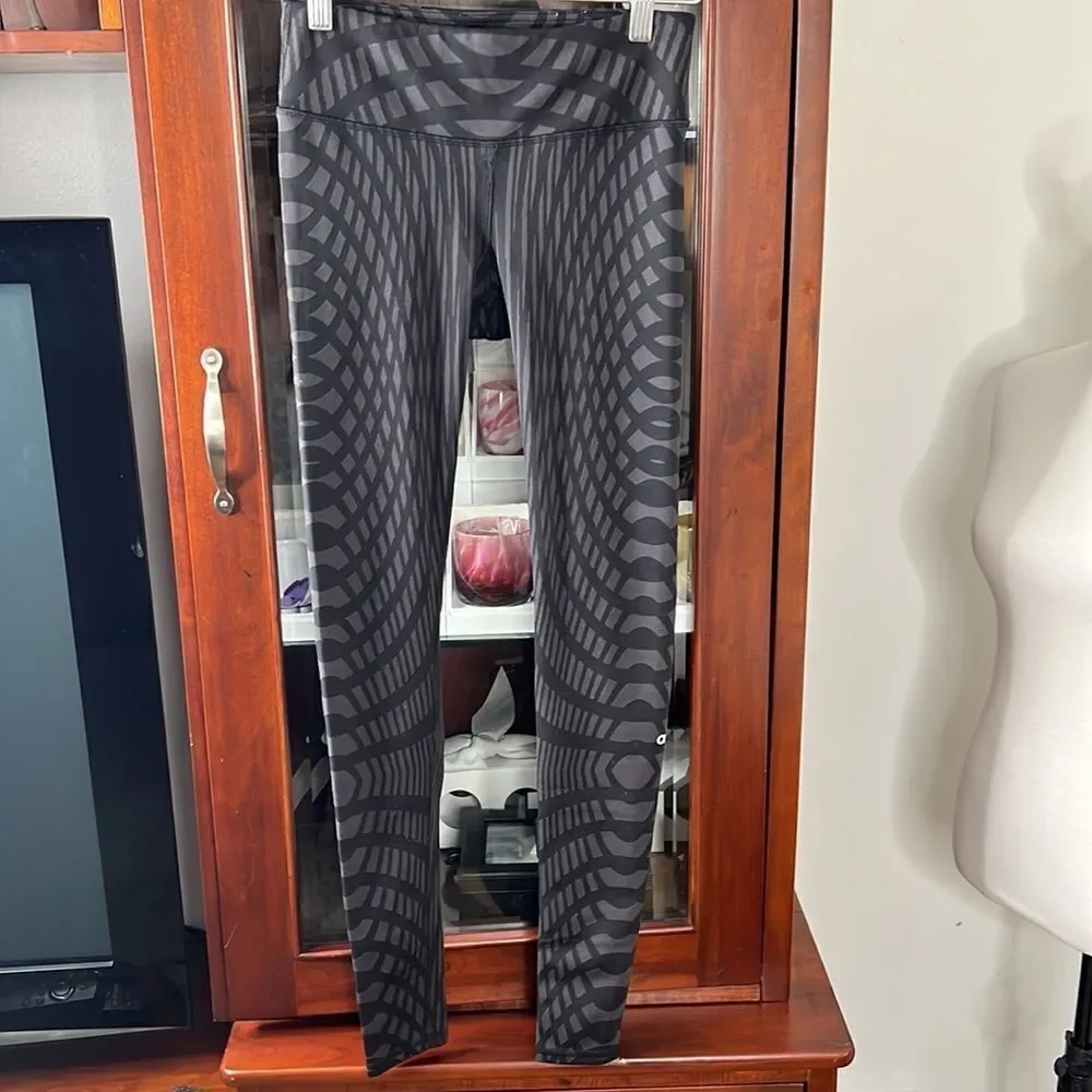 ALO YOGA High-Waist Airbrush Full length legging in Black Arches Size S