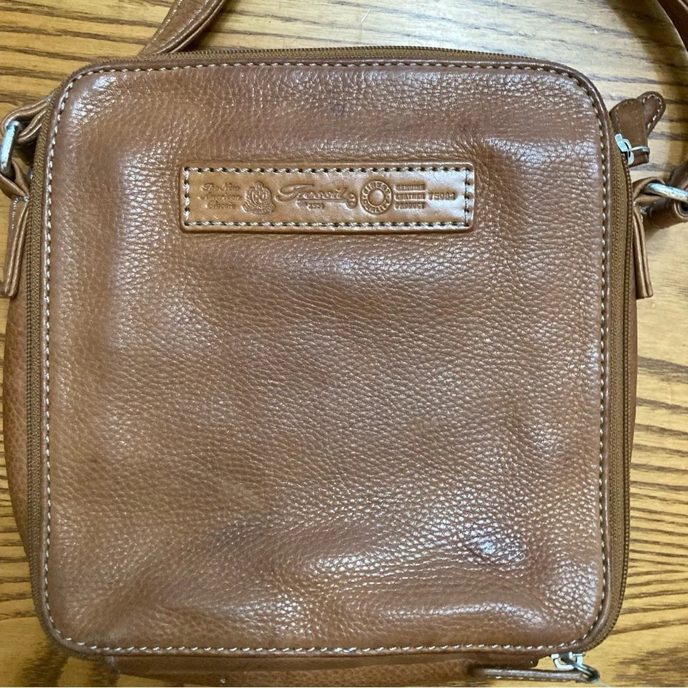 Fossil elegant messenger